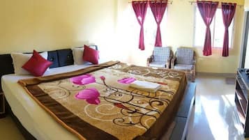 Habitació estàndard | Escriptori i wifi gratuïta