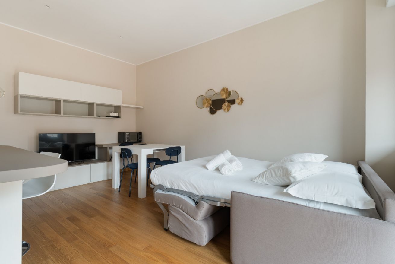 2 bedrooms, iron/ironing board