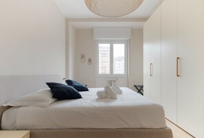 2 Schlafzimmer, Bügeleisen/Bügelbrett