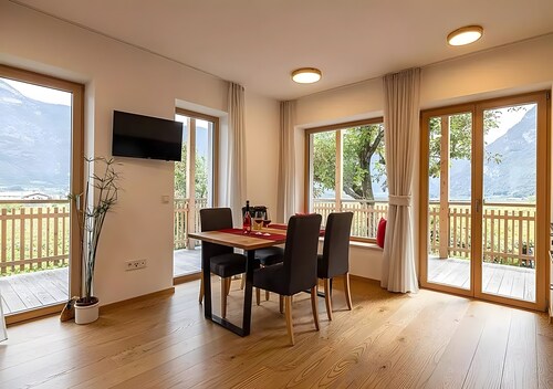 Apartment Maruna mit Bergblick, privater Terrasse und Wlan