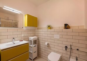 Dusch, hårtork och handdukar