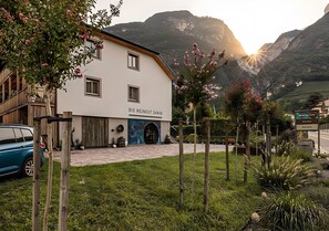 Property grounds - Apartment Maruna with Mountain View, Private Terrace and Wi-Fi (Magrè allʼ Adige)