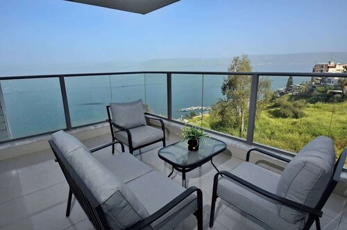 Ariston  First Line Lake View