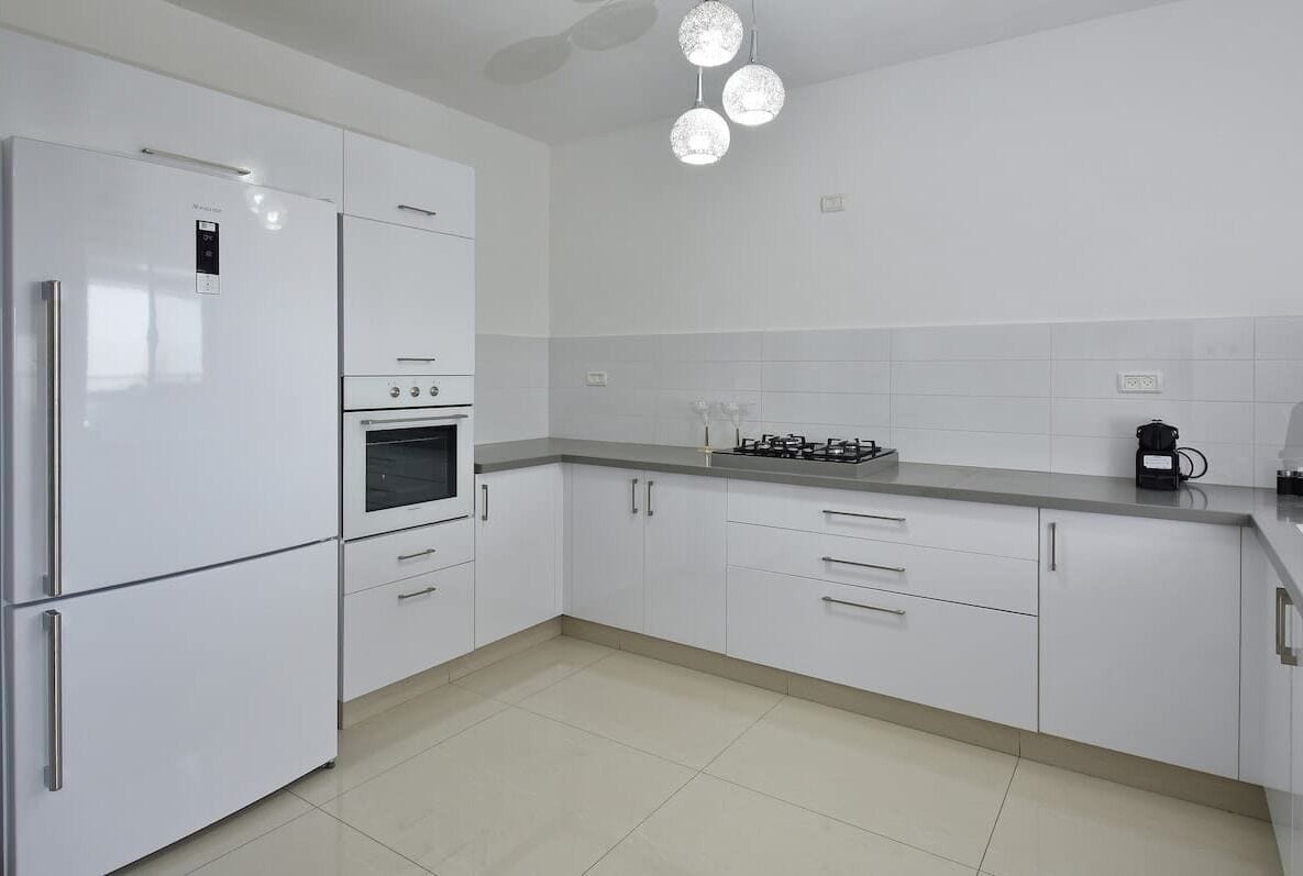 冰箱、微波炉、烤箱、炉灶