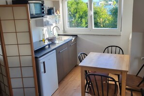 Kylskåp, ugn, spishäll och diskmaskin