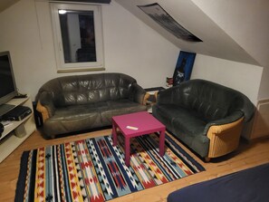 TV - Affordable Vacation Apartment near Tübingen (Gomaringen)