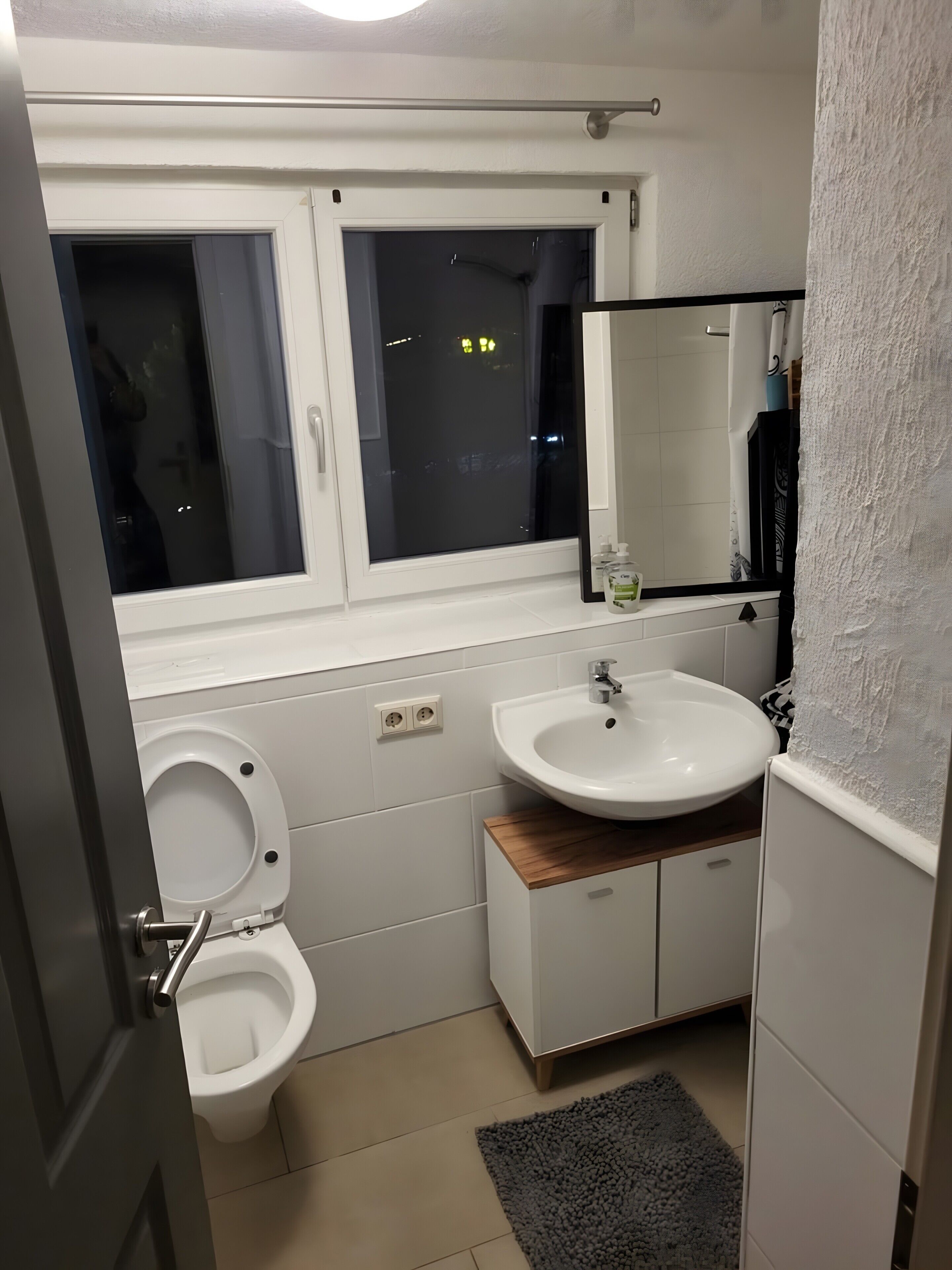 Ducha, artículos de tocador gratuitos, toallas