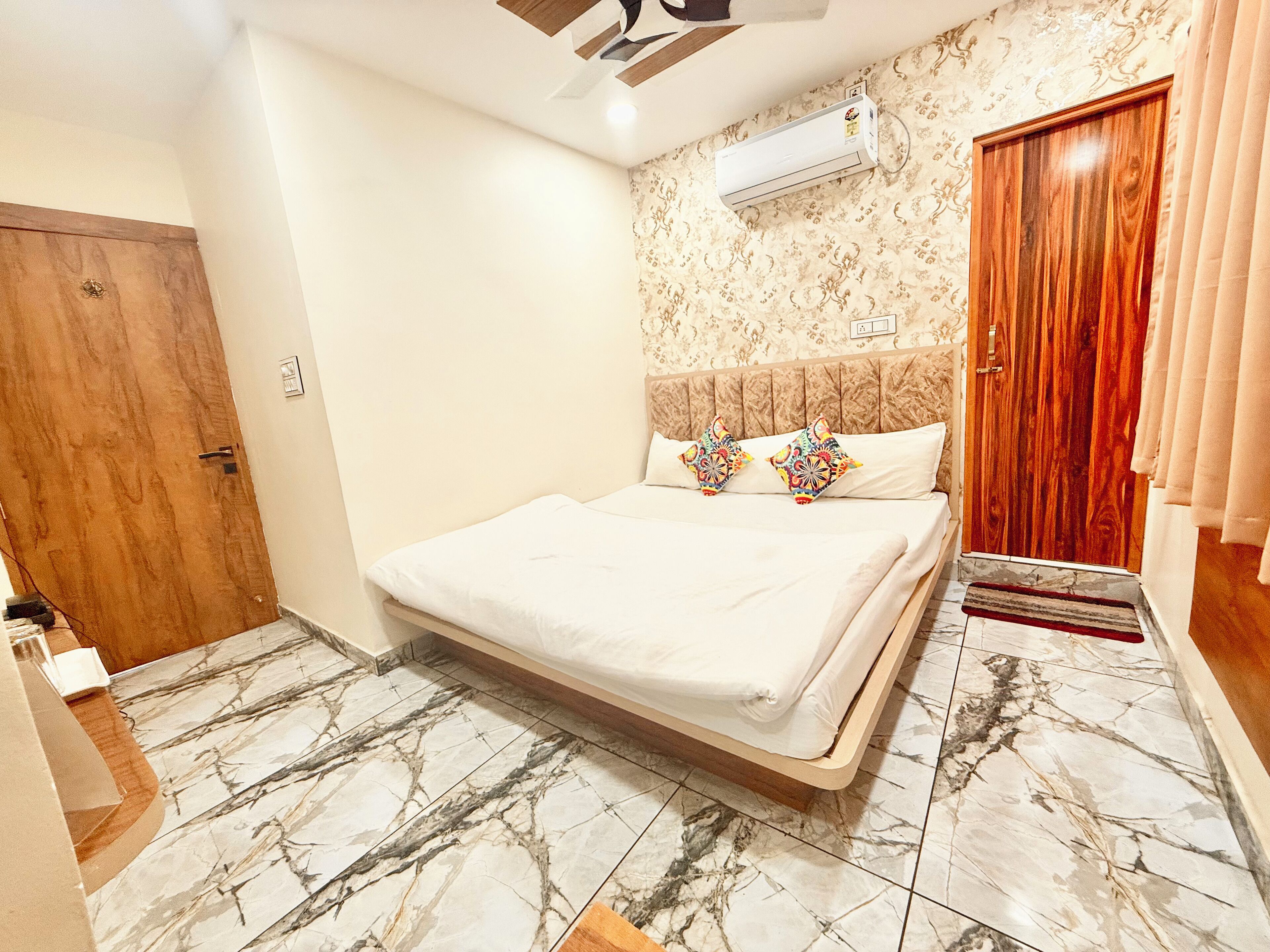 Premium bedding, desk, laptop workspace, free WiFi