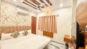 Ropa de cama de alta calidad y escritorio