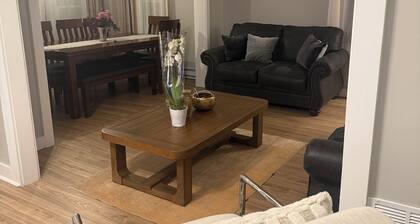 Walk to the Beach!3 BR Cozy and Comfortable stay in Blohm Street, West Haven