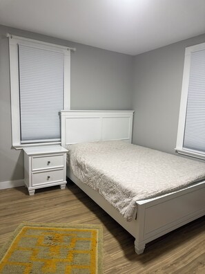 3 bedrooms, iron/ironing board, free WiFi, bed sheets - Walk to the Beach!3 BR Cozy  and Comfortable stay in Blohm Street, West Haven (West Haven)