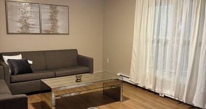 Available for long-term stays only 3 BR townhome in near Yale Science Center