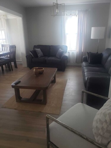 Walk to the Beach!3 BR Cozy  and Comfortable stay in Blohm Street, West Haven