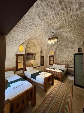 Desk, free WiFi - Beykapısı Konağı Konak Otel (Sanlıurfa)