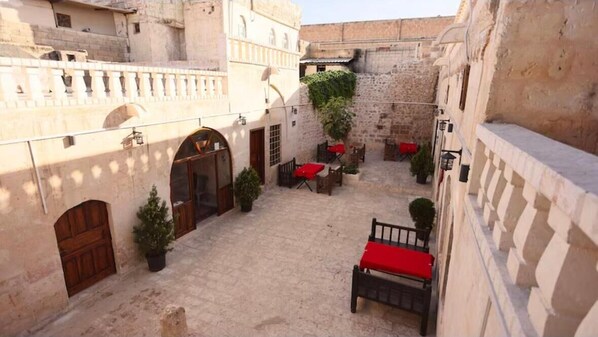 Terrace/patio - Beykapısı Konağı Konak Otel (Sanlıurfa)