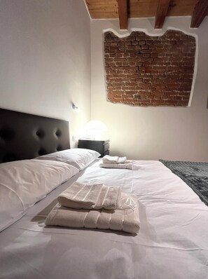 2 bedrooms, free WiFi, bed sheets - In the heart of the historic center a few steps from the Arena and Juliet's Balcony (Verona)