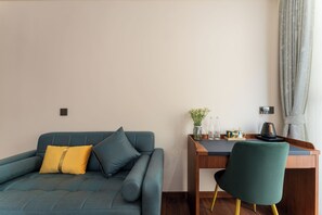 Laptop workspace, free WiFi - Mengxi Bieyuan Forest Resort Hotel (Huangshan)