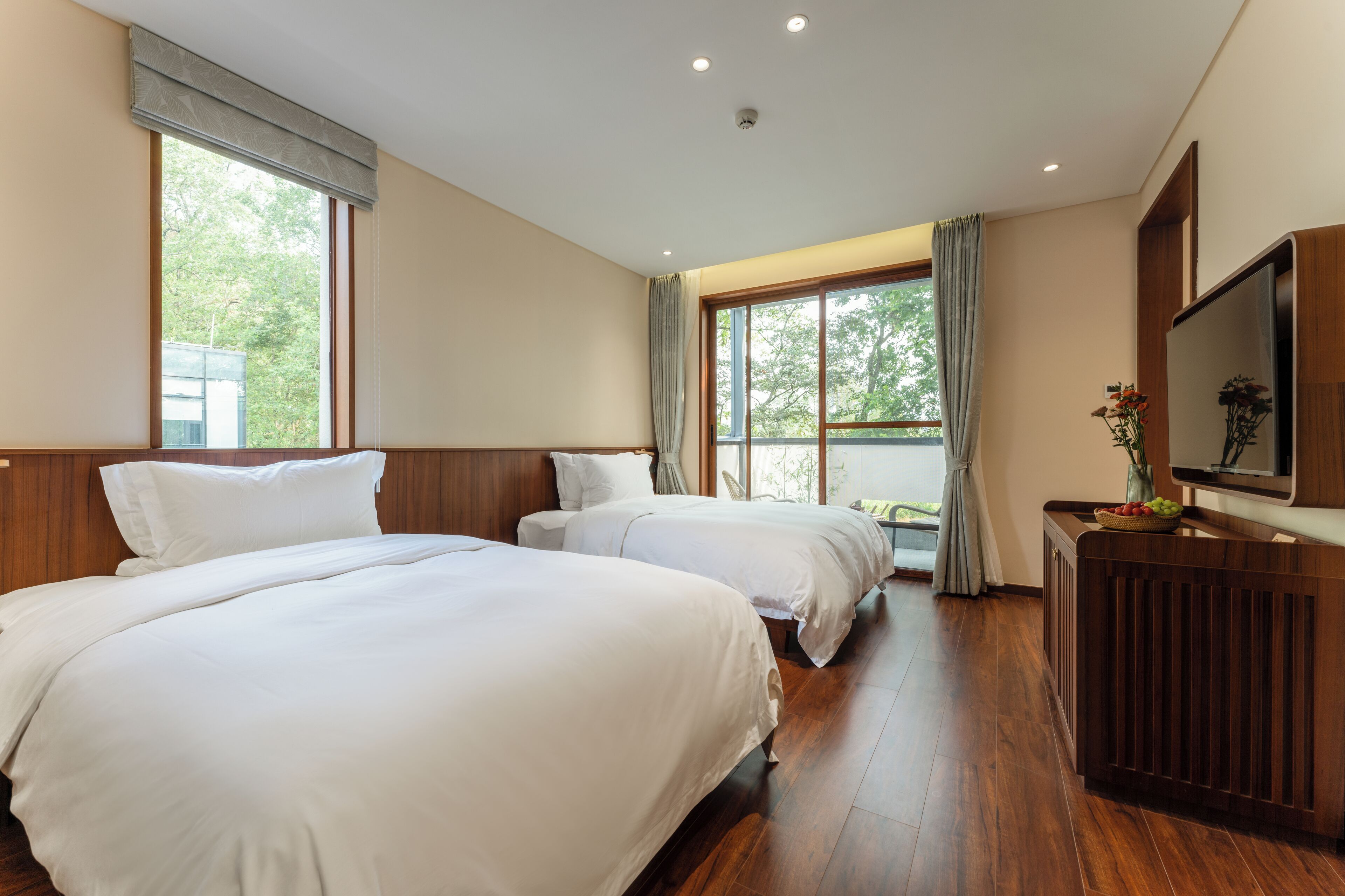 Laptop workspace, free WiFi