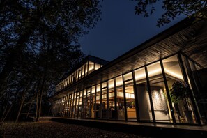 Front of property - Mengxi Bieyuan Forest Resort Hotel (Huangshan)