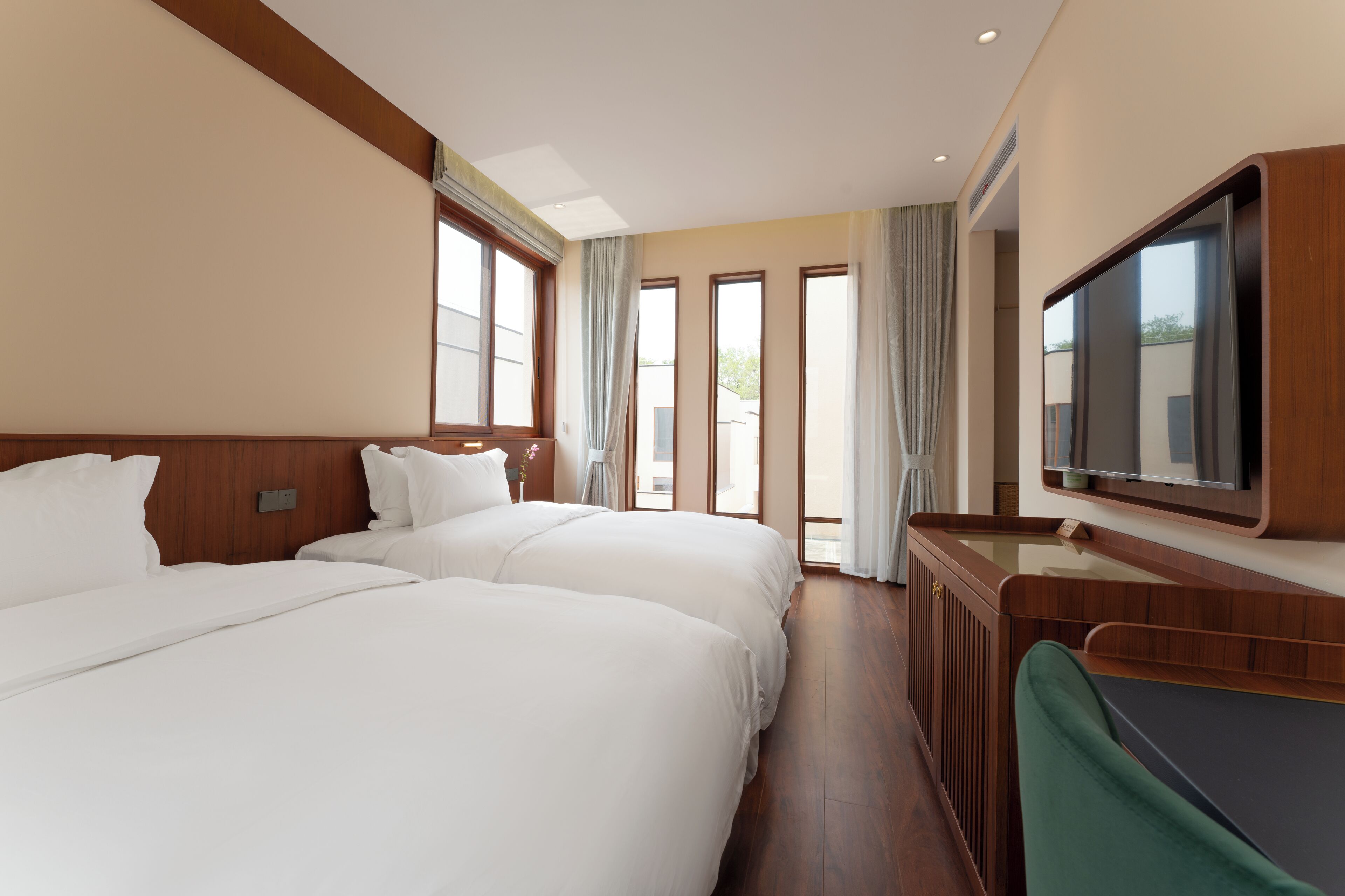 Laptop workspace, free WiFi