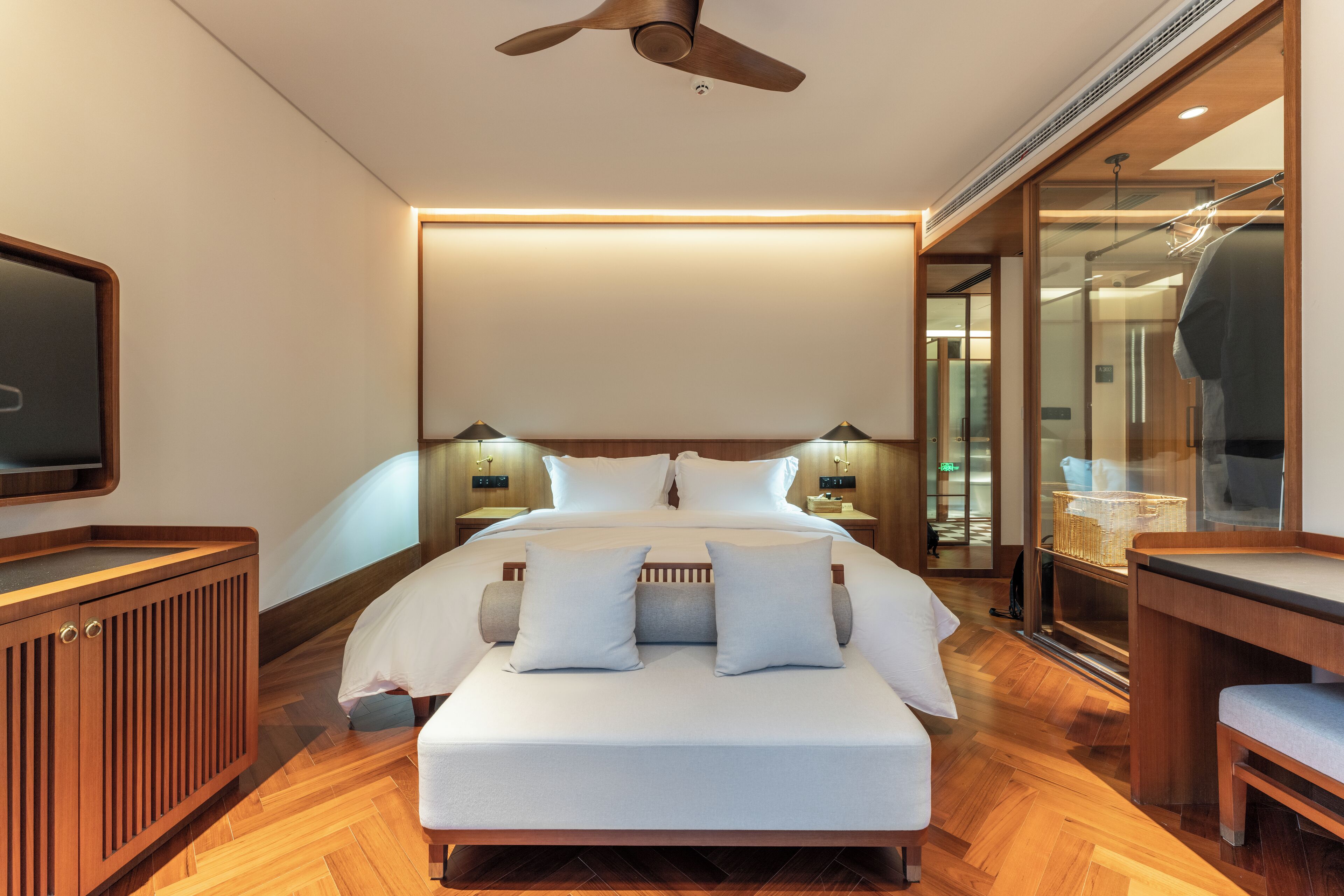 Laptop workspace, free WiFi