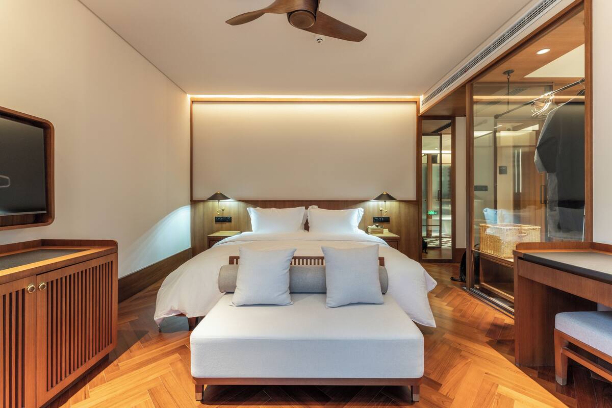 Laptop workspace, free WiFi