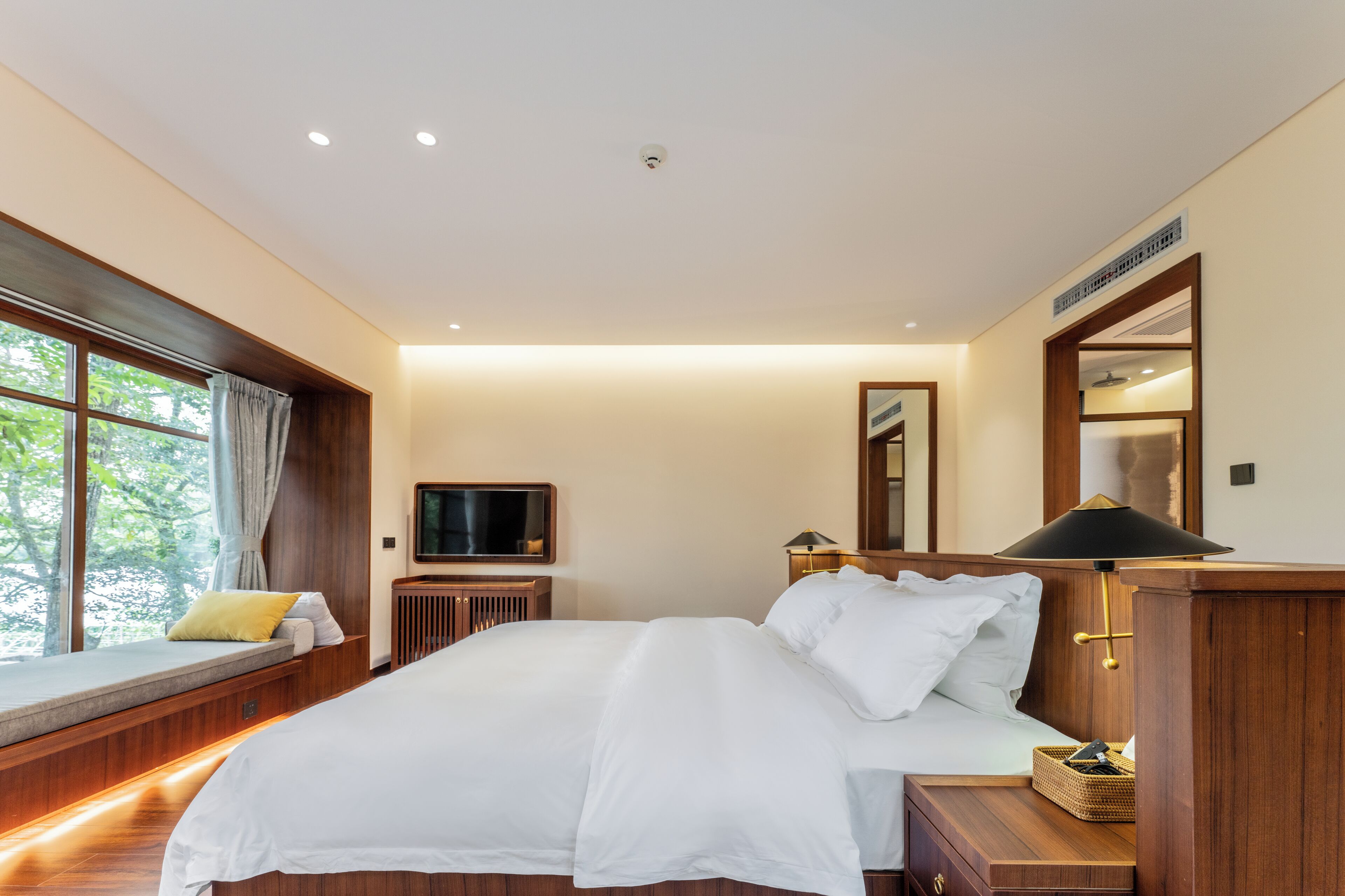 Laptop workspace, free WiFi