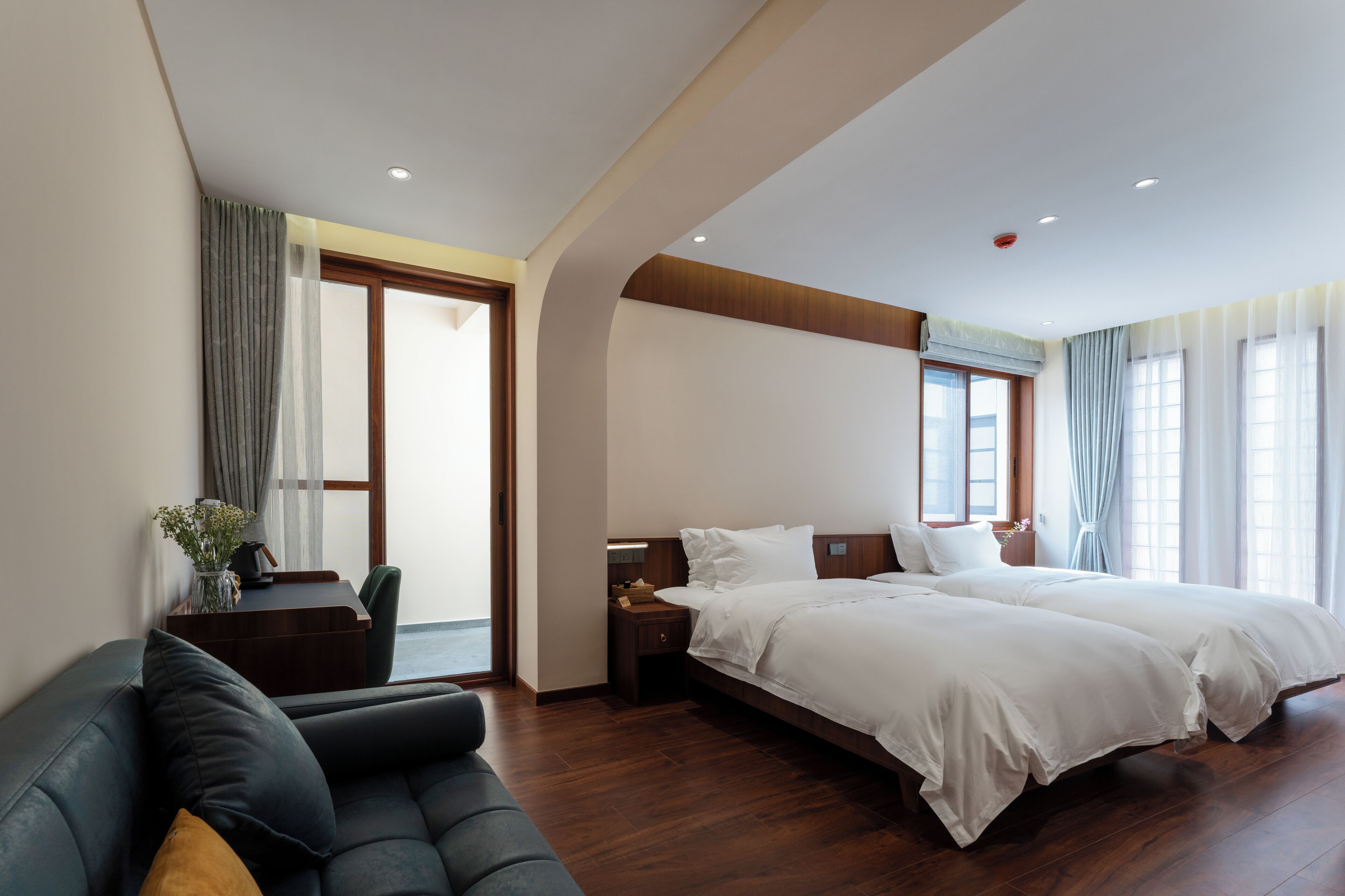 Laptop workspace, free WiFi