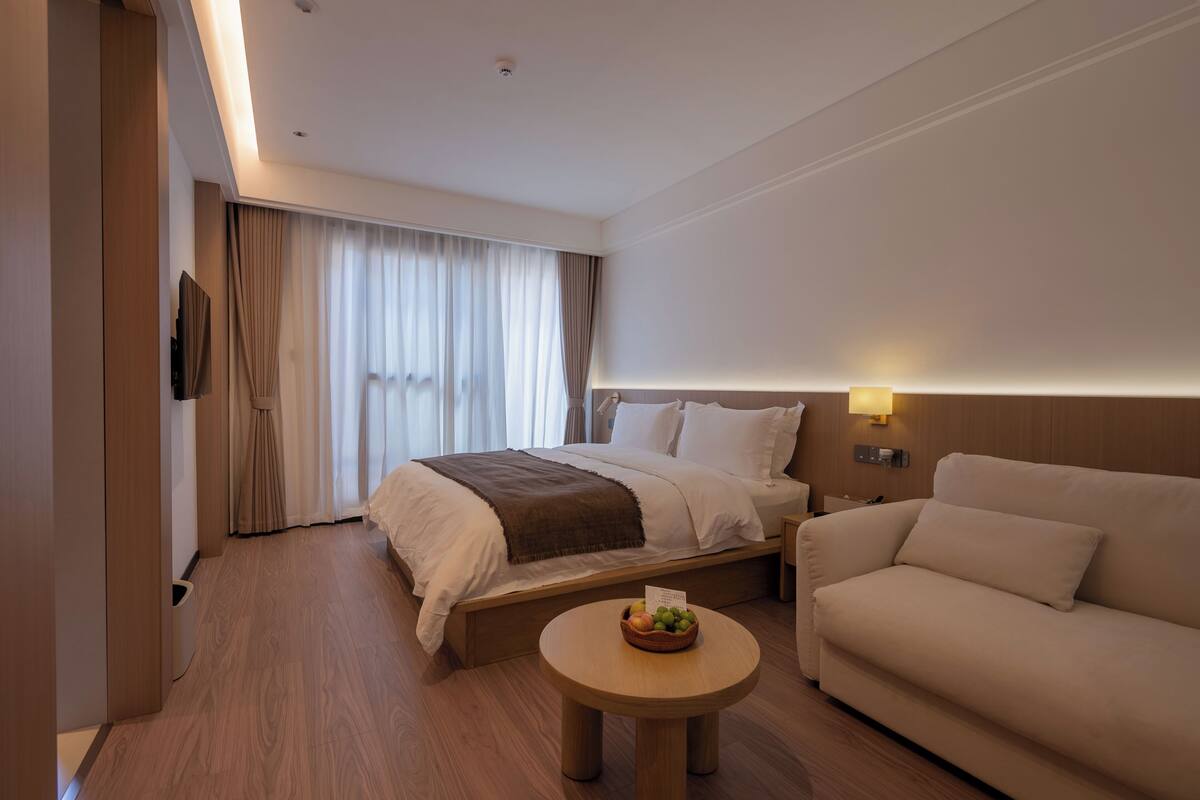 Laptop workspace, free WiFi