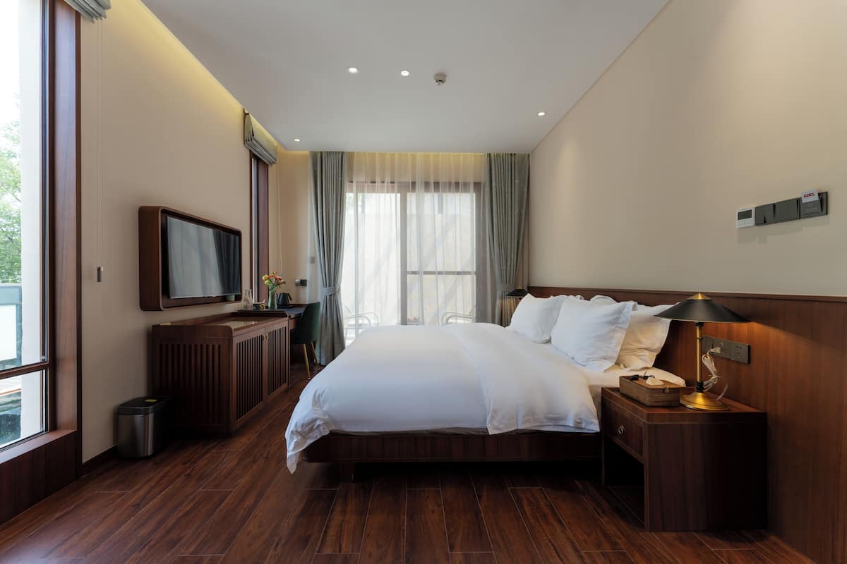 Laptop workspace, free WiFi