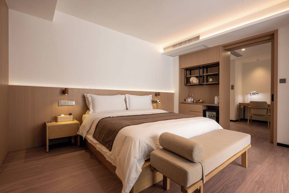Familien-Doppel- oder -Zweibettzimmer, Blick auf den Innenhof