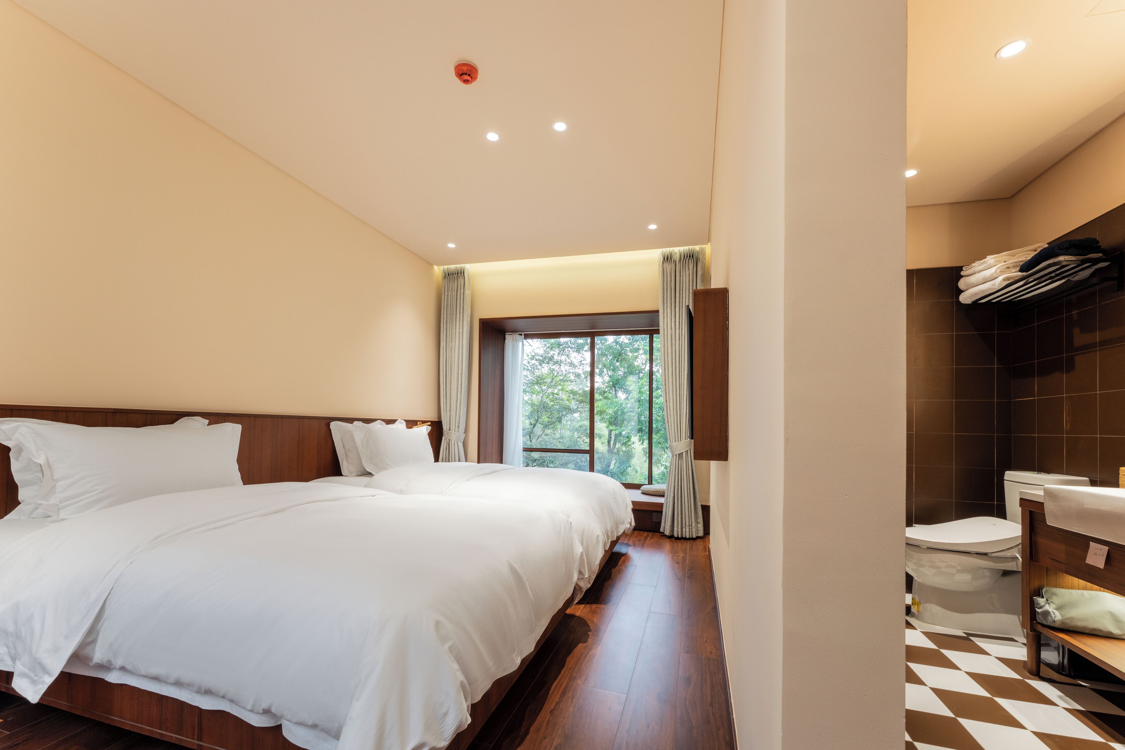 Laptop workspace, free WiFi