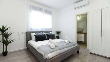 4 bedrooms, WiFi, bed sheets