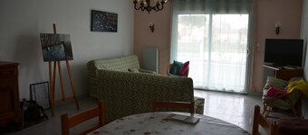 Riverside, 30mn La Rochelle/ ile de ré, 500 M commerce; . animals accepted