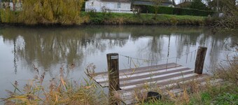  bord de riviere,30mn La Rochelle/ ile de ré,500 M commerce; . animaux acceptés