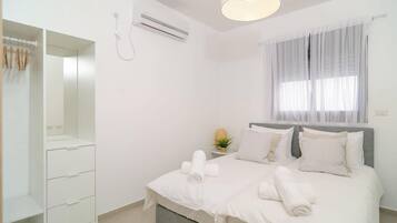 Iron/ironing board, travel crib, WiFi, bed sheets