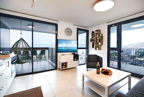 MY VIEW  2 bedroom apartment by the lake