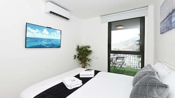 WiFi, bed sheets