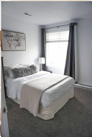 2 habitaciones, tabla de planchar con plancha, wifi y ropa de cama 