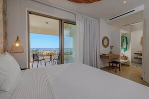 Tabla de planchar con plancha, cuna de viaje, wifi y ropa de cama 