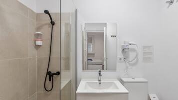 Dusch, hårtork och handdukar