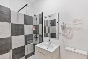 Shower, hair dryer, towels - 'La Gomera' with Wi-Fi and Air Conditioning (Las Palmas de Gran Canaria)
