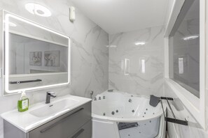 Shower, hair dryer, towels -  'La Graciosa' with Wi-Fi (Las Palmas de Gran Canaria)