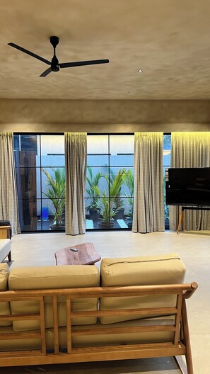 Haze | Bed sheets - Finding Life House By Jumbo Holidayz (Kalyan)