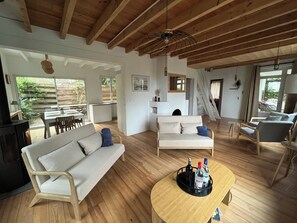Living area - Maison de Bertic: Haven of Peace with Pool & Jacuzzi by the pond (Lège-Cap-Ferret)