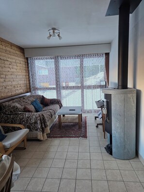 Télévision, cheminée