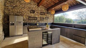 Micro-ondes, four, plaque de cuisson, lave-vaisselle