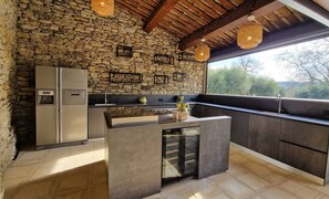 Microwave, oven, stovetop, dishwasher - Château des Boissières - Exceptional property 5 minutes from Uzès | sleeps 25 (Sanilhac-Sagriès)