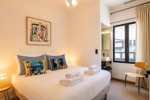 11 habitaciones, tabla de planchar con plancha, internet y ropa de cama