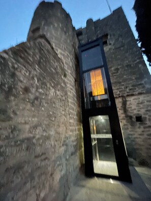 المنشأة من الخارج